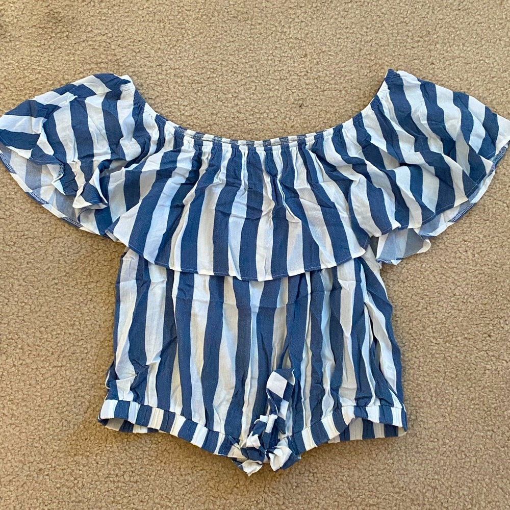 American Eagle crop top. Size M